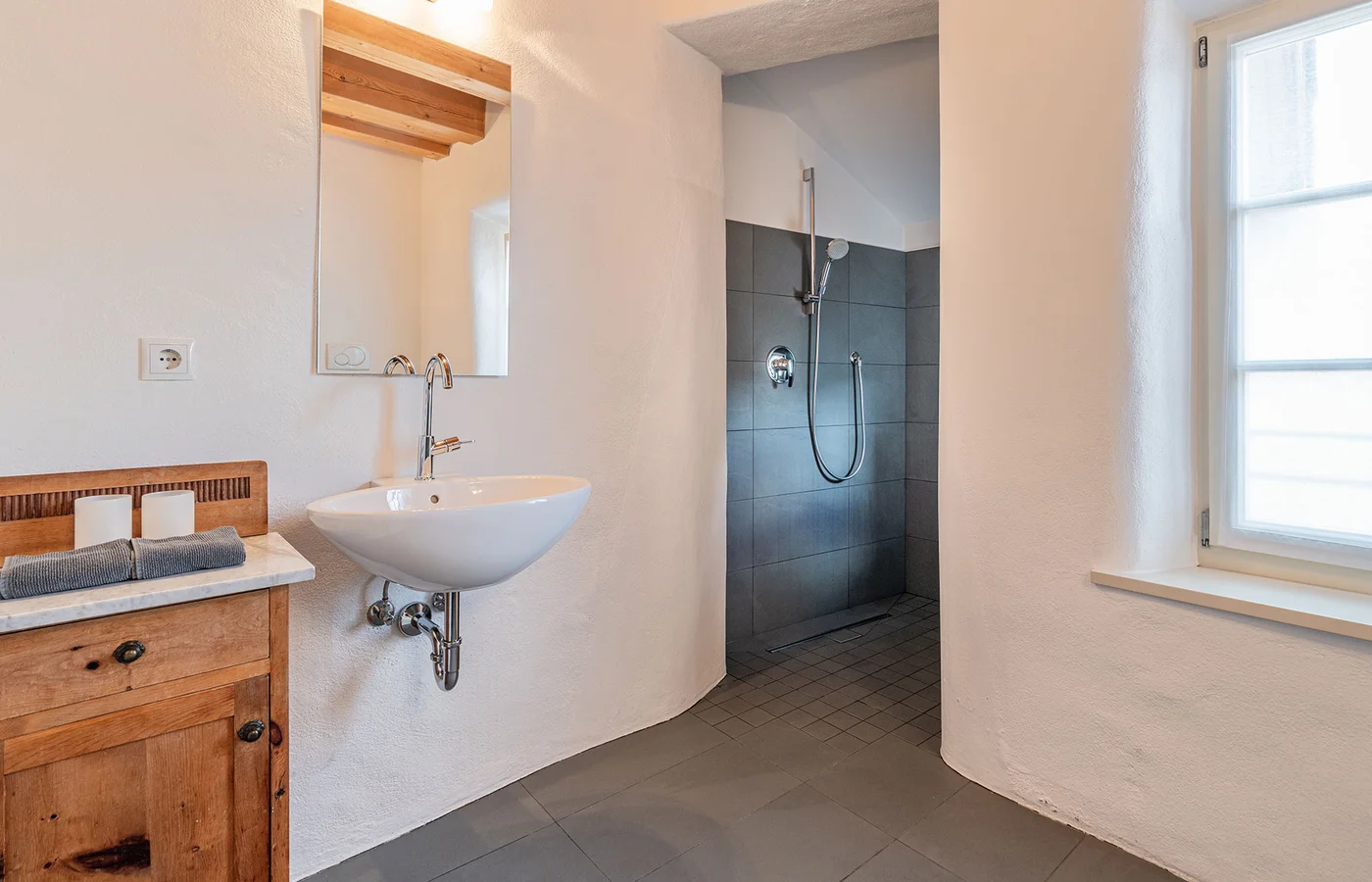 Appartement VIII Apollo: Badezimmer mit Waschbecken – Ansitz Romani in Tramin, Südtirol