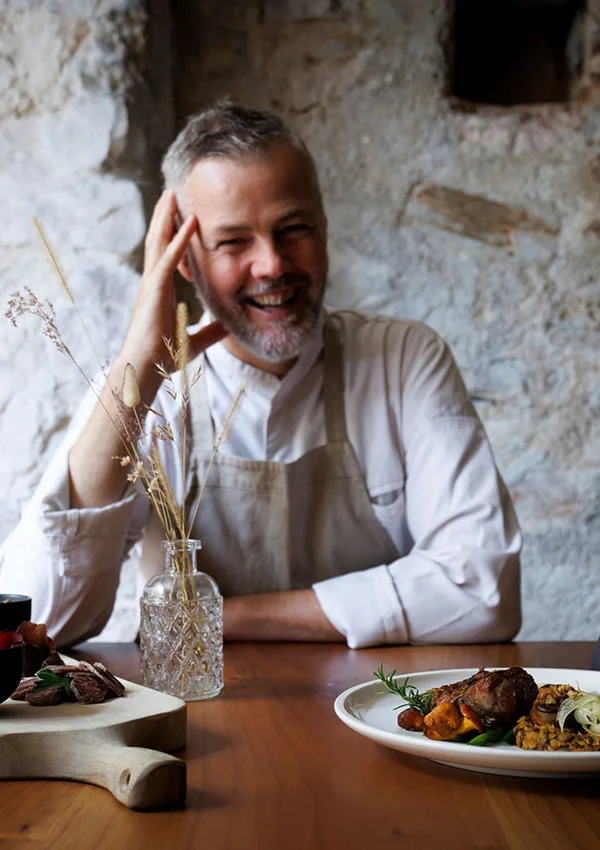 Küchenchef Armin Pernstich im Haubenrestaurant des Ansitz Romani – Tramin, Südtirol
