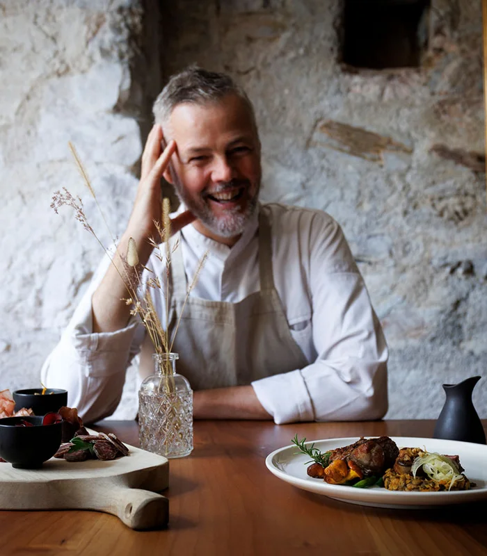 Küchenchef Armin Pernstich im Haubenrestaurant des Ansitz Romani – Tramin, Südtirol