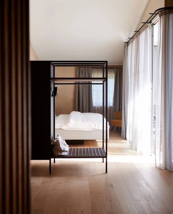 Suite im Ansitz Romani mit Himmelbett – Hotel in Tramin, Südtirol