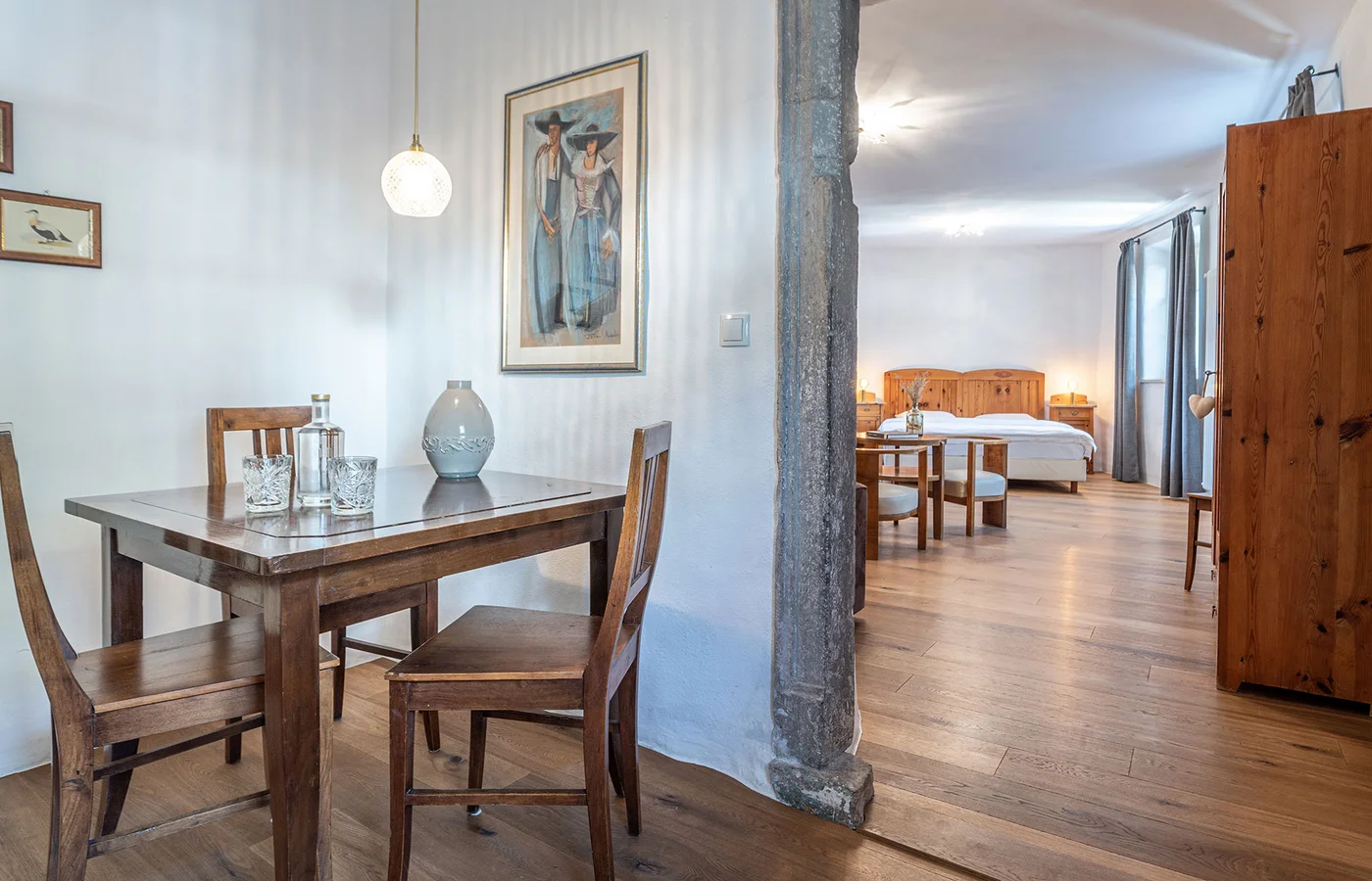 Appartement VI Herakles: Wohnbereich mit Esstisch – Ansitz Romani in Tramin, Südtirol