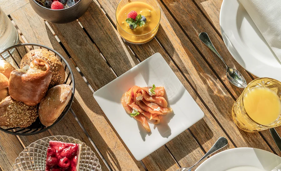 Frühstücksgericht mit Lachsforelle im Ansitz Romani – Hotel in Tramin, Südtirol