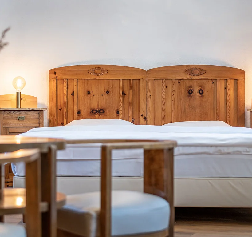 Appartement VI Herakles: Schlafzimmer mit Doppelbett – Ansitz Romani in Tramin, Südtirol