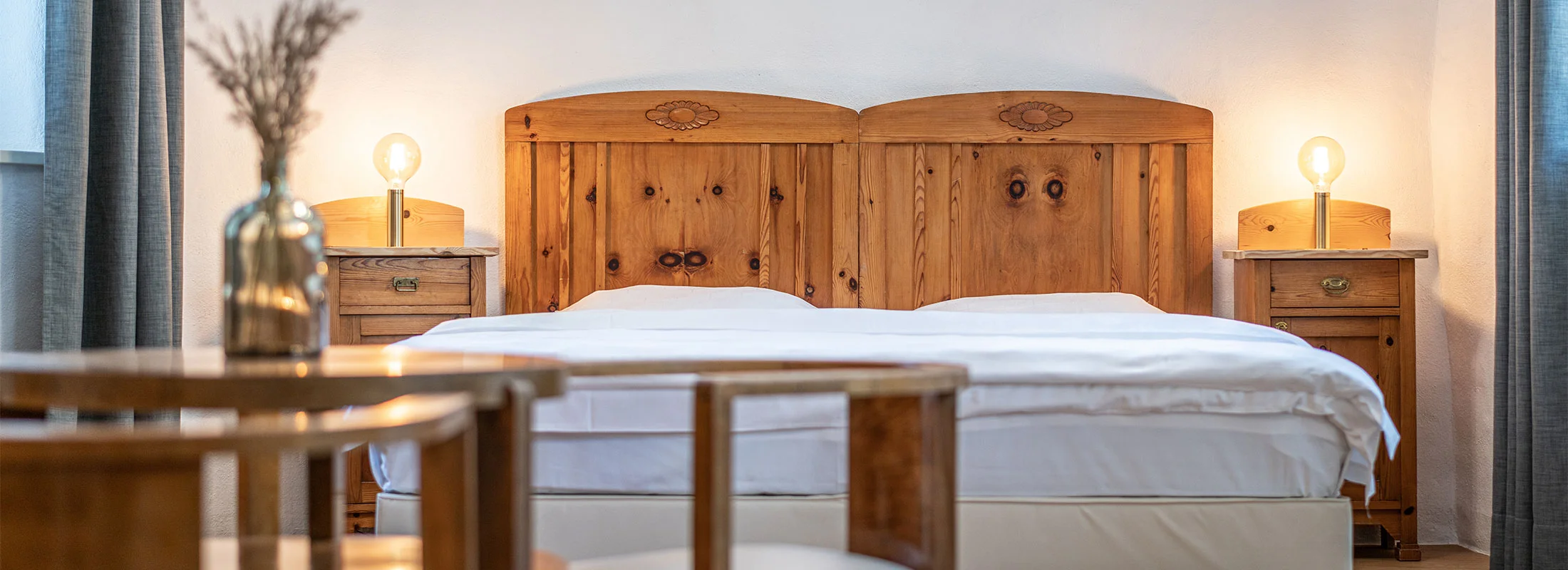 Appartement VI Herakles: Schlafzimmer mit Doppelbett – Ansitz Romani in Tramin, Südtirol