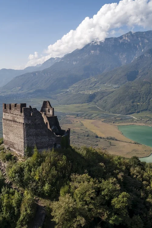 Leuchtenburg am Kalterer See – Ausflugsziel bei Tramin, Südtirol