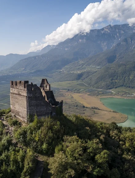 Leuchtenburg am Kalterer See – Ausflugsziel bei Tramin, Südtirol