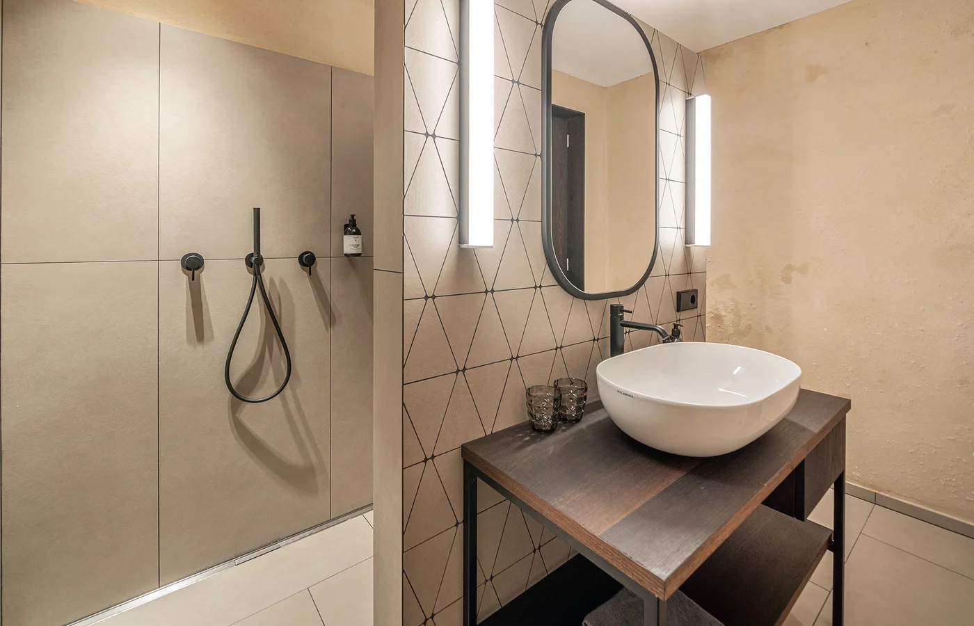 Suite III Minerva: Badezimmer mit Waschbecken – Ansitz Romani in Tramin, Südtirol
