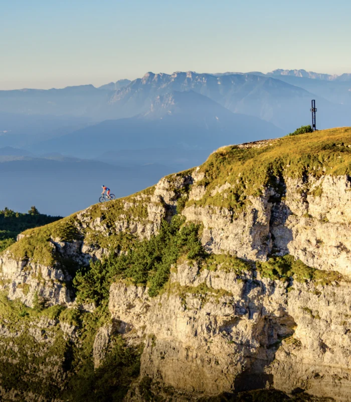 Blick über die Berge Südtirols – Wanderung bei Tramin