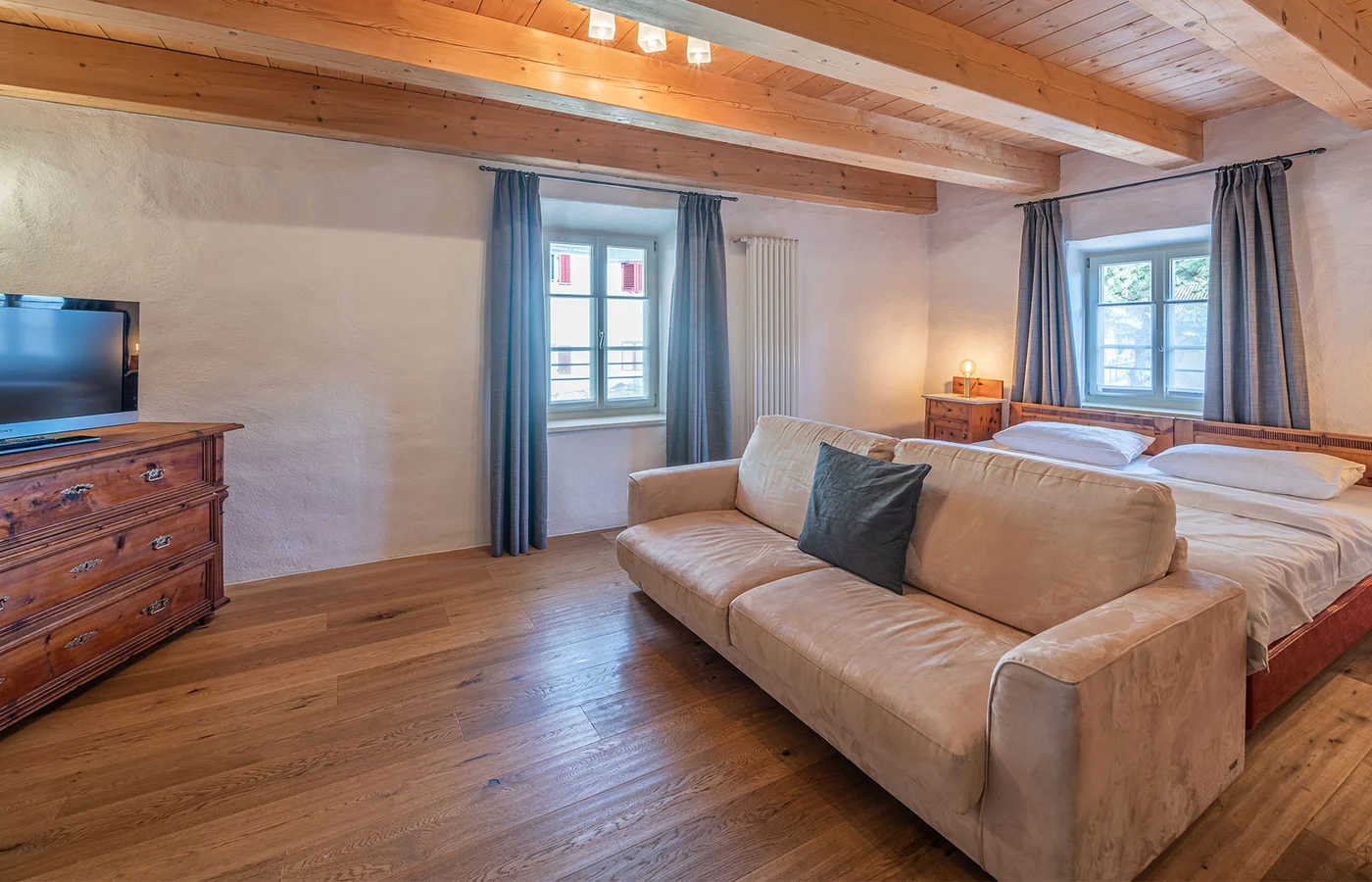 Appartement XI Ceres im Ansitz Romani: Wohnbereich mit Sofa – Appartement in Tramin