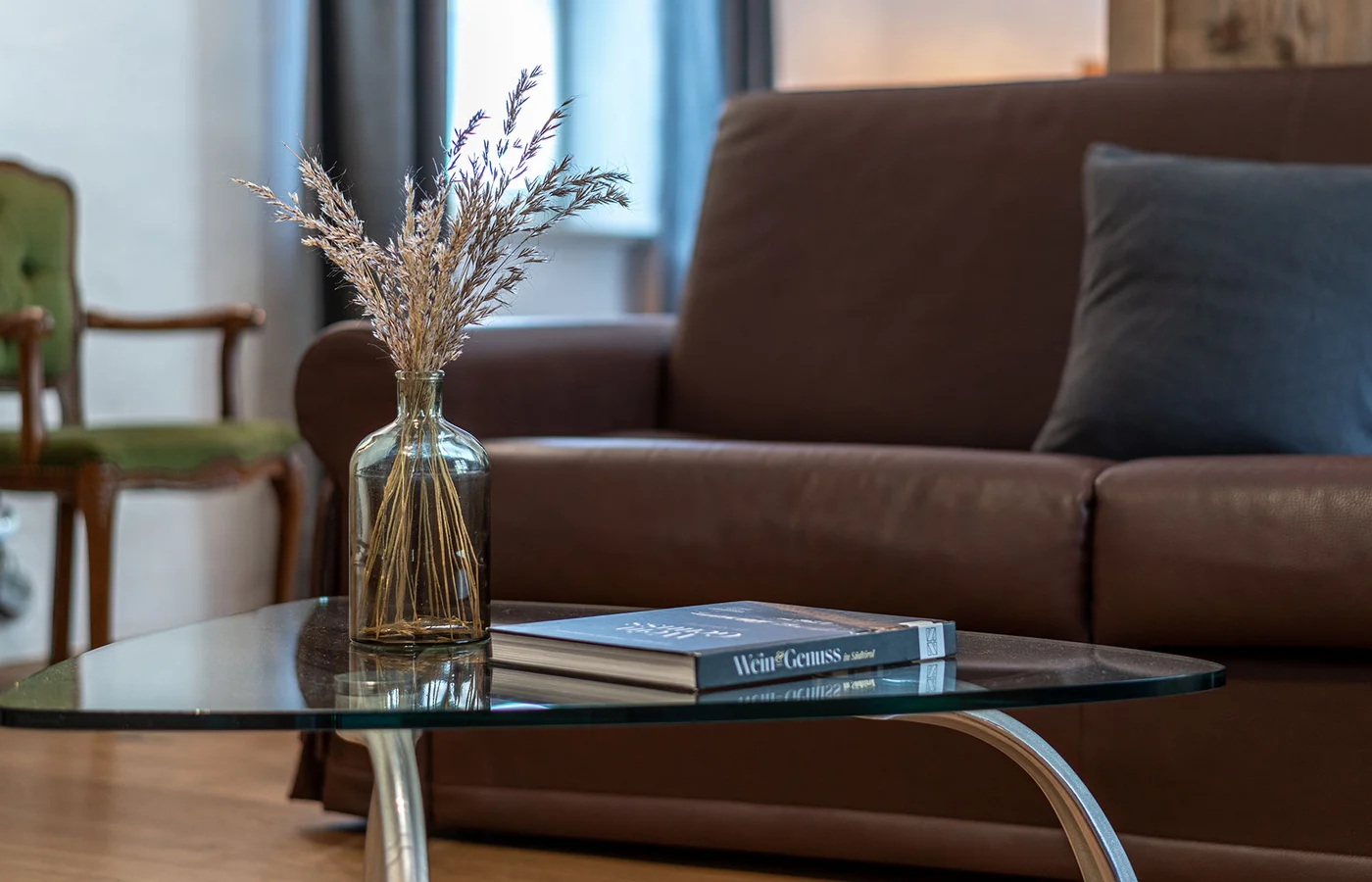 Appartement X Herakles: Sitzbereich mit Sofa – Ansitz Romani in Tramin, Südtirol