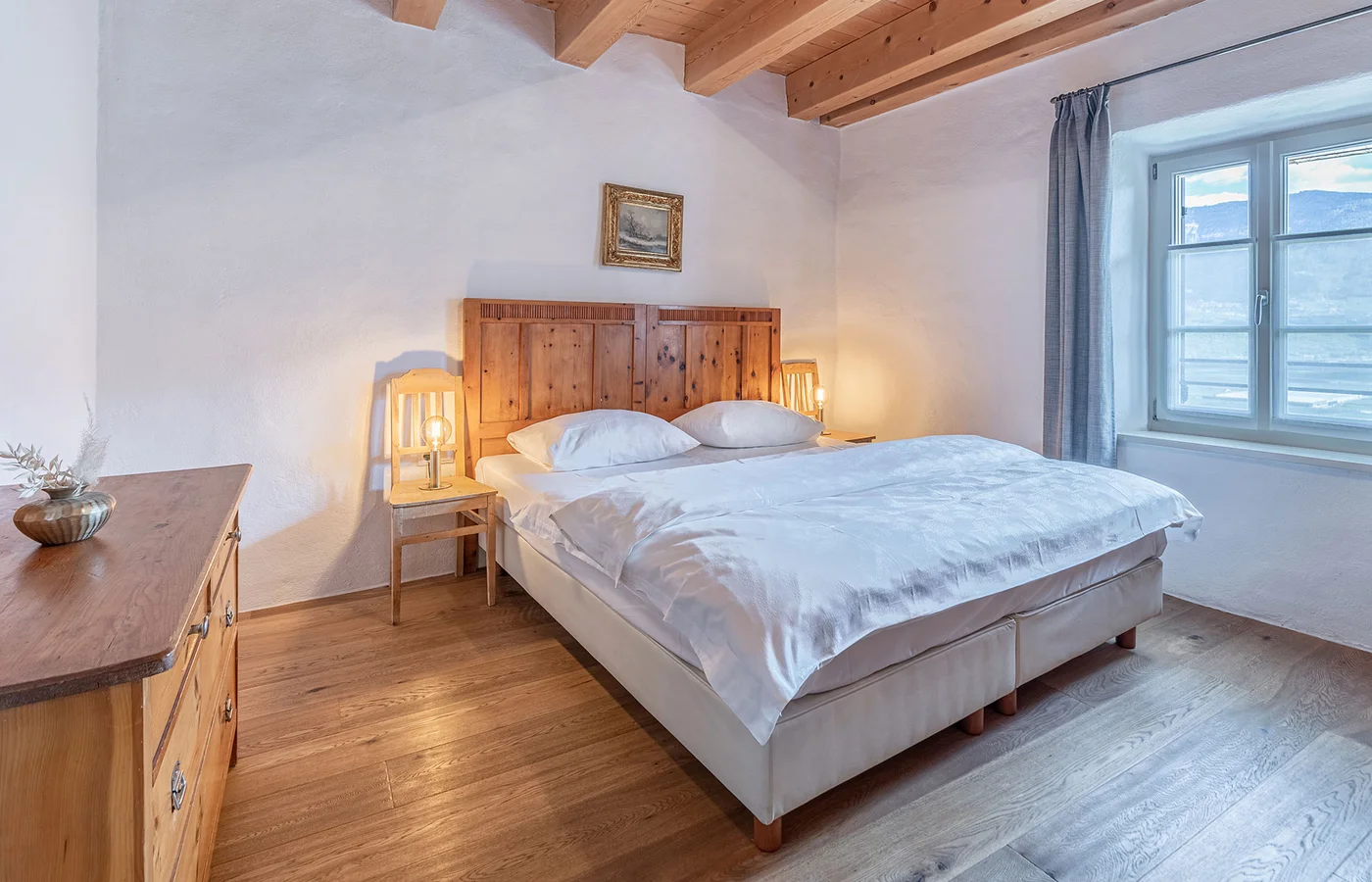 Appartement VIII Apollo: Schlafzimmer mit Doppelbett – Ansitz Romani in Tramin, Südtirol