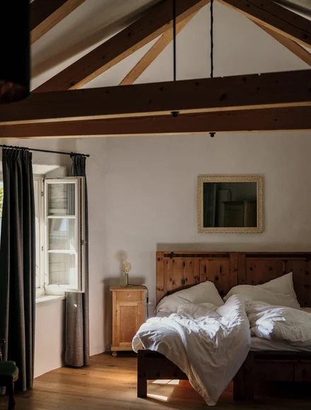 Zimmer im Ansitz Romani mit Blick ins Grüne – Hotel in Tramin, Südtirol