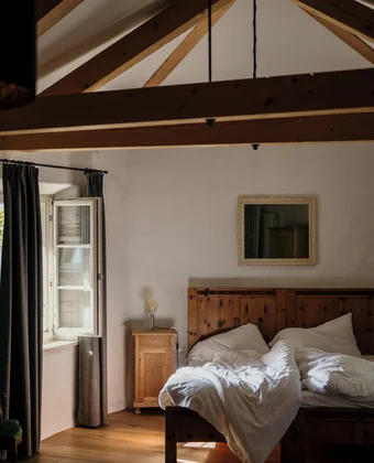 Zimmer im Ansitz Romani mit Blick ins Grüne – Hotel in Tramin, Südtirol