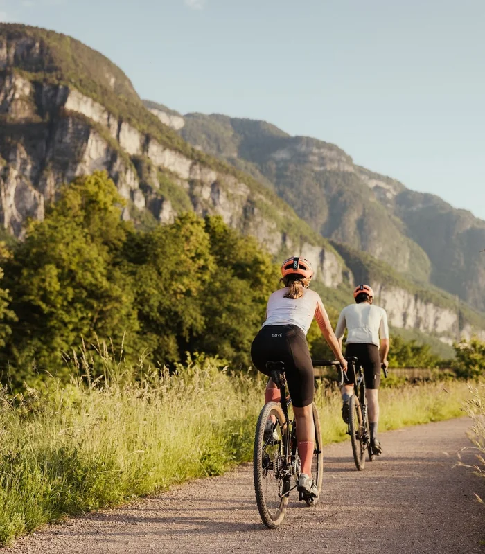Radfahren auf dem Talradweg bei Tramin – Aktivurlaub im Ansitz Romani, Südtirol
